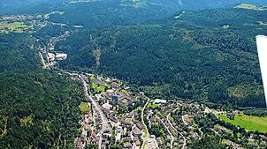 Im Gebiet Lehenkopf zwischen St. Blasien und Dachsberg (Bildmitte) könnte auch ein rund 75 Hektar großes Vorranggebiet für Windkraft ...