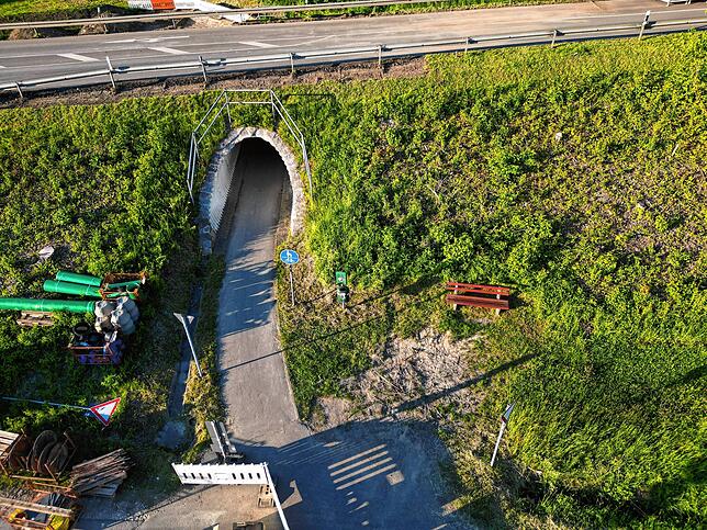 Bild 11: Drohnenflug über Riedheim: So sieht die gesperrte Müllstraße K7742 aus der Vogelperspektive aus