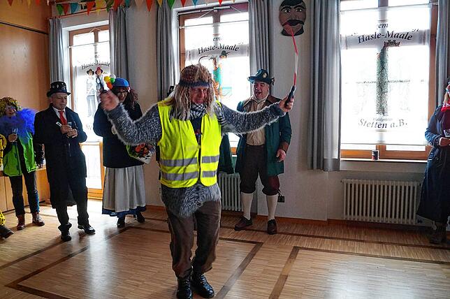 Bild 2: Bilder von Rathaussturm und Schülerbefreiung in Stetten