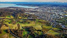 Aus der Luft betrachtet, wird ersichtlich, wie riesig das Gebiet ist, auf dem der neue Stadtteil Hafner entstehen soll. Bebaut werden 60 ...