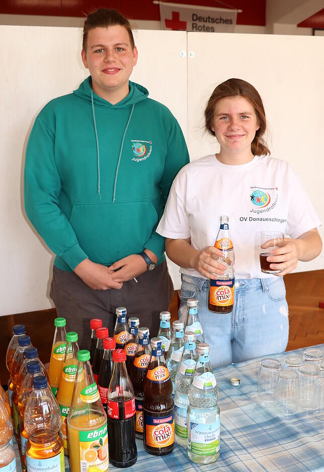 Jeden Monat bittet der Kreisverband Donaueschingen zur Blutspende. Luisa und Philipp Meyer gehören zum Jugendrotkreuz und helfen mit. ...