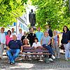 Macher des Hausherrenfests vor dem Ratoldusbrunnen auf dem Marktplatz: vorne von links Stefan Riegger (MV Böhringen), Murielle Orgé ...