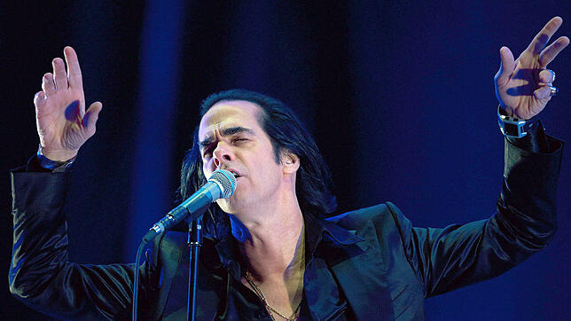 Der australische Sänger Nick Cave bei einem Auftritt mit seiner Band The Bad Seeds.