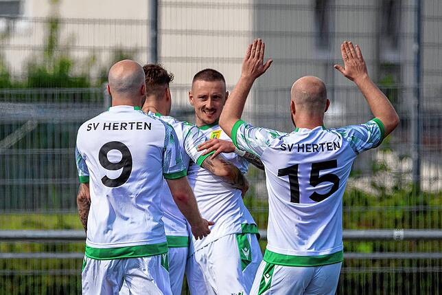 Bild 20: SV Herten setzt sich mit 4:2 gegen den FC Rot-Weiß Weilheim durch &ndash; und wir haben Bilder!