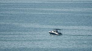 Am Bodensee wird ein Mensch vermisst. (Symbolbild)
