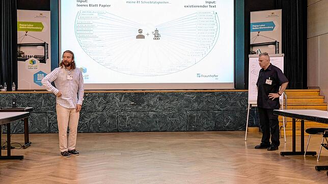 Carsten Schmidt (links) und Norbert Fröschle vom Fraunhofer-Institut für Arbeitswirtschaft und Organisation.