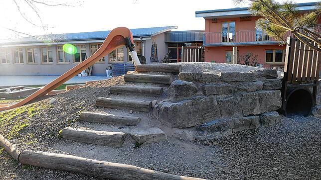 Das Außengelände des Kindergartens St.¦Josef in Ewattingen wird mit Spielgeräten neu gestaltet. Foto: Stefan Limberger-Andris