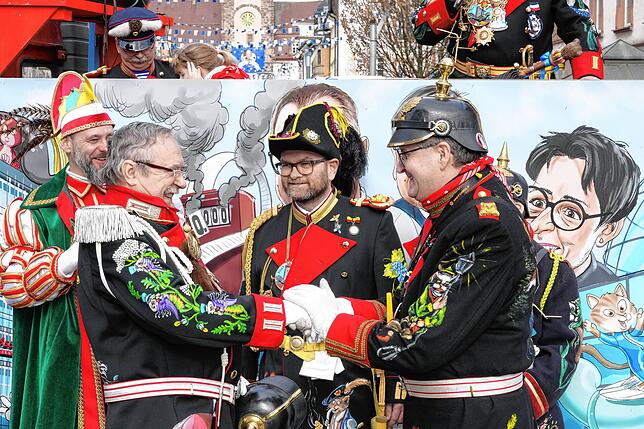Bild 9: Schlussappell der Katzenmusik am Latschariplatz