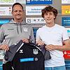 Chance für den Nachwuchs: Trainer Thorsten Szesniak (links) freut sich auf Ben Feiertag, der aus der Jugend des FV Lörrach-Brombach ...