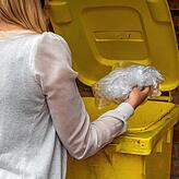 Künftig sollen die Leichtverpackungen auch im Kreis statt im Gelben Sack nun in der Gelben Tonne (Symbolbild) gesammelt werden.