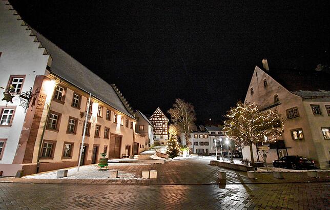 Am Platz vor dem Kelnhof-Museum in Bräunlingen kommt Weihnachtsstimmung auf.