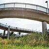 Weil an der Europabrücke in Konstanz bald kräftig gebaut wird, müssen die kreiselnden Fahrradwege, die auf die Brücke und von ihr wieder ...