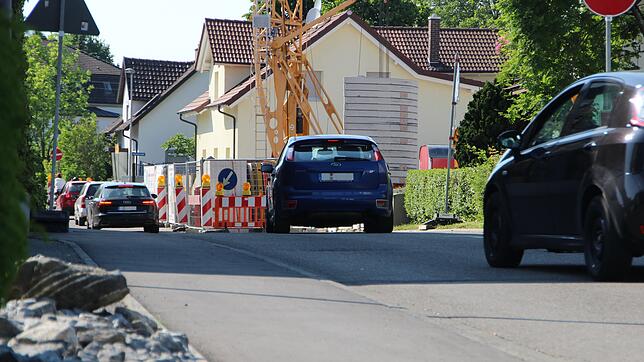 Einfahrt verboten! Auch wenn ein Schild deutlich darauf hinweist, fahren zahlreiche Verkehrsteilnehmer im Schießstattweg durch die ...