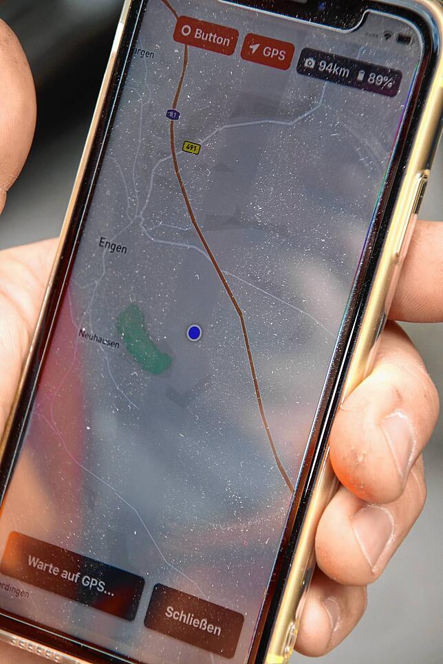 Mit der Verkehrsicherungs-App wird bei Auffälligkeiten wird ein Foto gemacht und direkt an das Bauamt weitergeleitet.