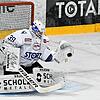 Premiere: Erstmals steht Schwenningens Backup, Marvin Cüpper, bei einem Punktspiel zwischen den Pfosten. Er soll mit guten Paraden den ...