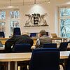 Der Angeklagte (rechts) und sein Verteidiger im Gespräch. Nun ist das Urteil gegen den 58-Jährigen gefallen.
