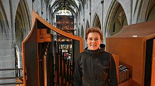 Kirchenmusikdirektorin und Münsterorganistin Melanie Jäger-Waldau begleitet die Generalstimmung der Orgel im Nikolausmünster.