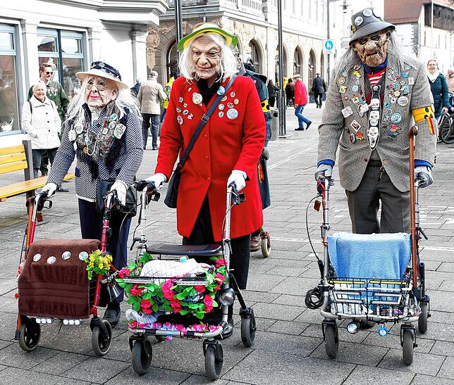 Bild 6: So bunt wird Konstanz am Schmotzigen Dunschtig in der Zukunft wieder feiern &ndash; die besten Bilder und Videos der Straßenfasnacht