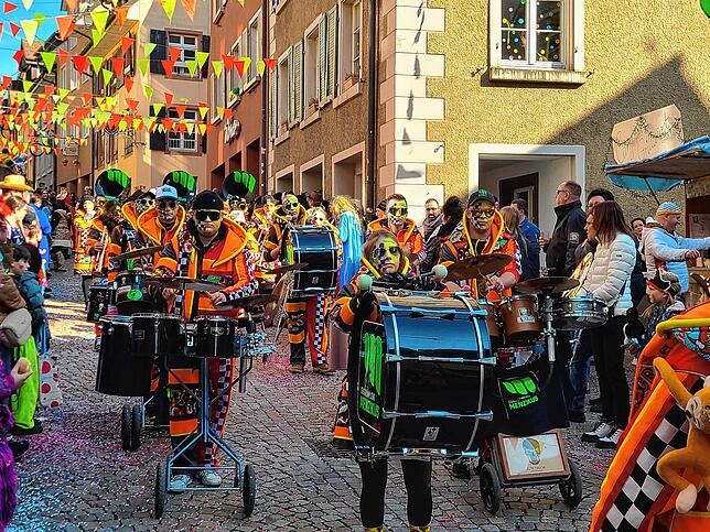 Bild 9: Fasnachtsumzug 2025: Narren erobern die Laufenburger Innenstadt