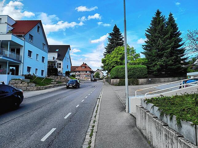 Die Klufterner Straße in Efrizweiler ist sehr unübersichtlich, vor allem zur scharfen Kurve am Schloss hin. Die Anwohner wünschen sich ...