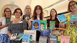 Sie geben Tipps für Lesespaß in den Sommerferien (von links): Wiebke Altemeyer, Maria Hertleb, Astrid Thiel, Madeline Kreissner, Julia ...