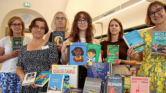 Sie geben Tipps für Lesespaß in den Sommerferien (von links): Wiebke Altemeyer, Maria Hertleb, Astrid Thiel, Madeline Kreissner, Julia ...