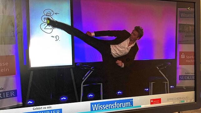Per Live-Stream aus dem Sendestudio konnten die Zuschauer den Vortrag von Marc Gassert beim SÜDKURIER-Wissensforum im Internet ...