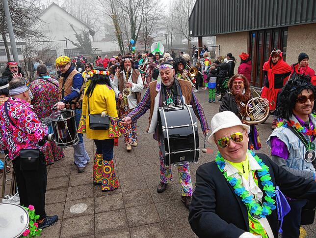 Bild 22: So bunt feiern die Narren in Gottmadingen