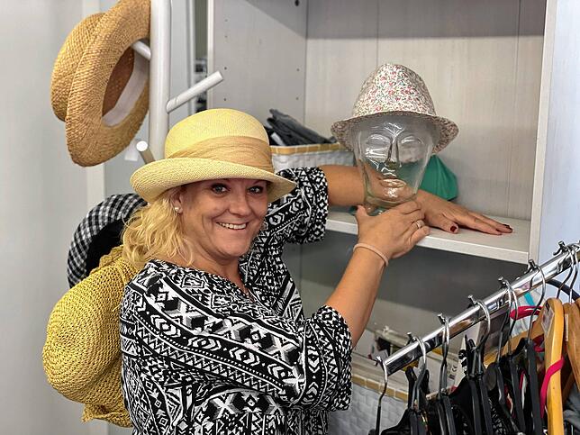 Tanja Schnurr-Leber hat auch Hüte in ihrem Sortiment.