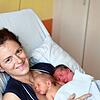 Die Eltern freuen sich über das doppelte Glück. Hier Marilia Kamleitner mit Elisa (2.100 Gramm) und Levi (2.235 Gramm).