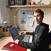 Eigenes Zimmer, eigener Schreibtisch, WLAN, Mamas Laptop: Tim Haider (13) ist gut gerüstet für das Lernen zuhause. Doch nicht überall ...