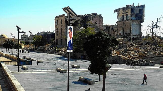 In den von ihm kontrollierten Gebieten des Landes ist der syrische Präsident Baschar al-Assad überall auf Plakaten und Bannern zu sehen, ...