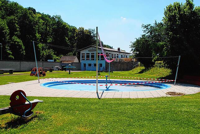 Bild 11: Vorher-Nachher-Fotos: So hat sich das Freibad Waldshut während der Sanierung verändert
