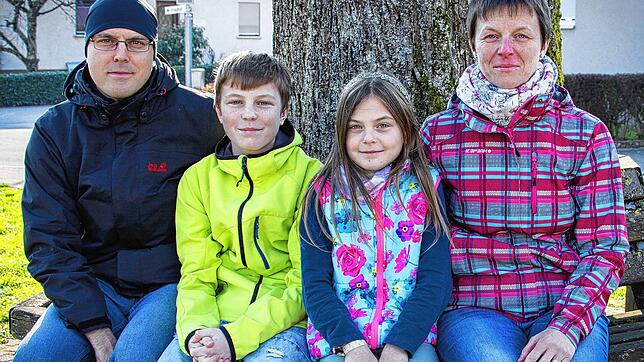 Berichtet von ihrer Homeschooling-Erfahrung: Die Hausener Familie Uwe, Sebastian, Lena und Sandra Kunz (von links).