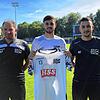 FC 08-Vorstand Andreas Flöß (links) und Cheftrainer Marcel Yahyaijan (rechts) freuen sich über die Verpflichtung von Georgios Pintidis.