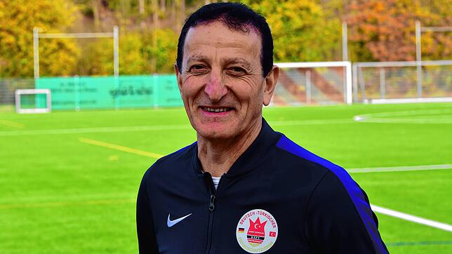 Er kann es nicht lassen: Bülent Polat ist mit 65 Jahren noch Spielertrainer beim DTFV Bad Säckingen.