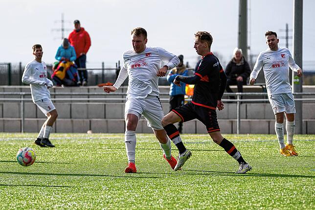 Bild 3: TuS Binzen kantert den FC RW Weilheim mit 8:0 &ndash; und wir haben Bilder!