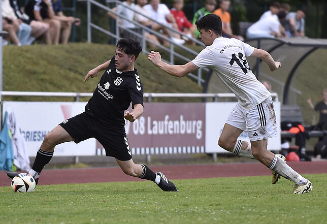 Favoriten: Die Mannschaften des FV Lörrach-Brombach mit Richard Lorenz (links) und des SV 08 Laufenburg mit Mika Schmidt (rechts) gelten ...