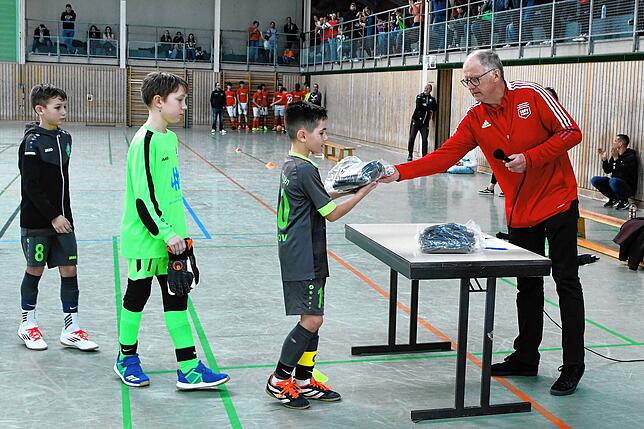 Bild 24: FC 08 Villingen Hallen-Bezirksmeister bei den E-Junioren – wir haben die besten Turnier-Bilder!