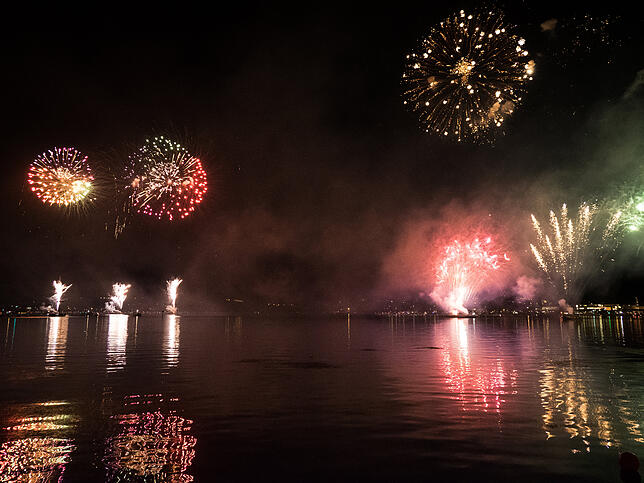 Bild 4: Das Seenachtfest-Feuerwerk vom Logenplatz am Yachthafen: Das Finale in Bildern