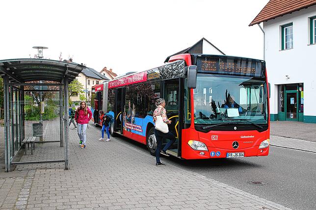 Der Standort der Bushaltestelle Hindenburgstraße muss überdacht werden, berichtet Bürgermeister Rudolf Fluck. Bild: Cornelia Putschbach
