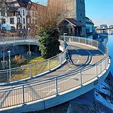 Auf der Fahrradspindel am Bärengraben gibt es ebenfalls einen Zweirichtungs-Radweg. Hier zeigt ein Mittelstrich die Fahrbahnen an.