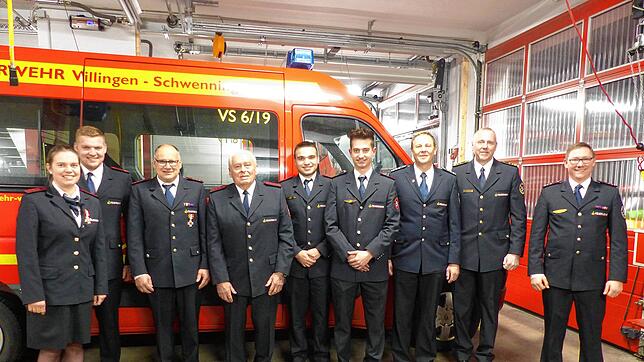 Geehrt oder befördert worden sind (von links): Christine Weisshaar, Maximilian Winterhalder, Wolfgang Burkart, Willi Fleig, Laurin ...