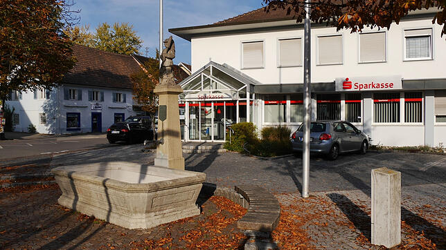 Miteinbezogen in die Sanierung und Neugestaltung der Hauptstraße wird auch der Zwinghofplatz inklusive des Vorplatzes der Sparkasse ...