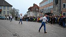 Im vergangenen Jahr schnellten Michael Sikora, Hubert Rössler und Uwe Schulz (von links) an Dreikönig mit lauten Karbatschenknallen die ...
