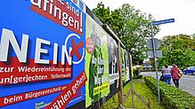 Abstimmungsplakate 2021: Damals entscheiden die Hüfinger, dass die Unechte Teilortswahl wiedereingeführt werden soll.