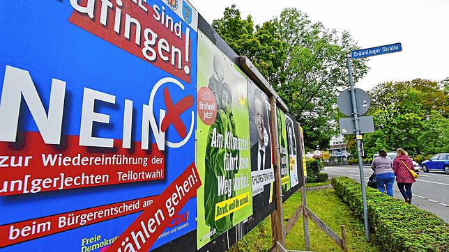 Abstimmungsplakate 2021: Damals entscheiden die Hüfinger, dass die Unechte Teilortswahl wiedereingeführt werden soll.