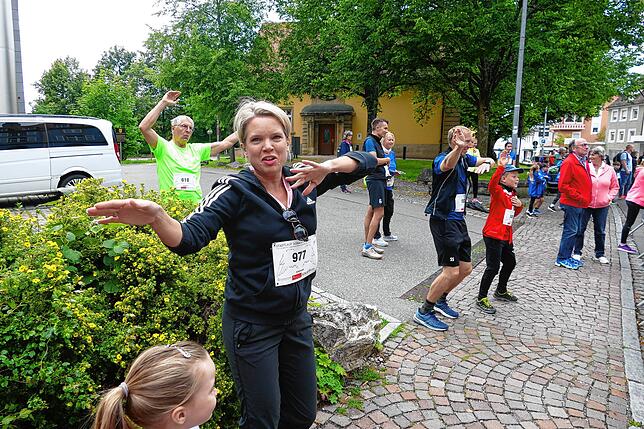 Bild 3: Donaueschingen schnürt die Laufschuhe. Schutzengellauf für den guten Zweck bringt 11000 Euro ein.