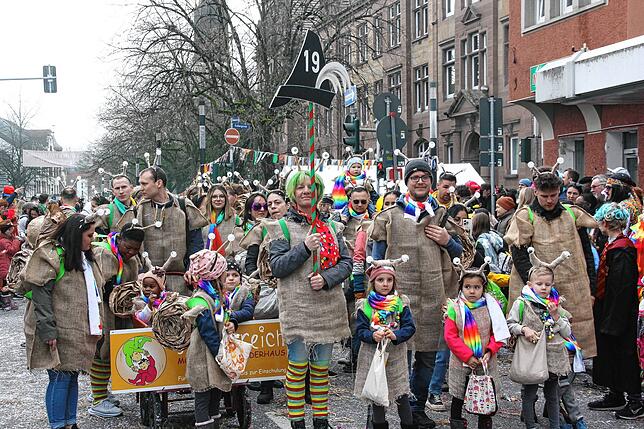 Bild 24: Fasnets-Umzug der Poppelezunft in Singen &ndash; Teil 2