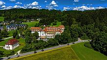 Das repräsentative Anwesen Haus Hohenbaden (Bildmitte) kann dank der Zustimmung der Gläubiger jetzt verkauft werden. Im Bild links ...